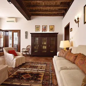 Historical Downtown Appartamento